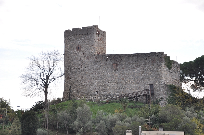 et castrum Clavari edificaverunt. La fondazione medievale di Chiavari